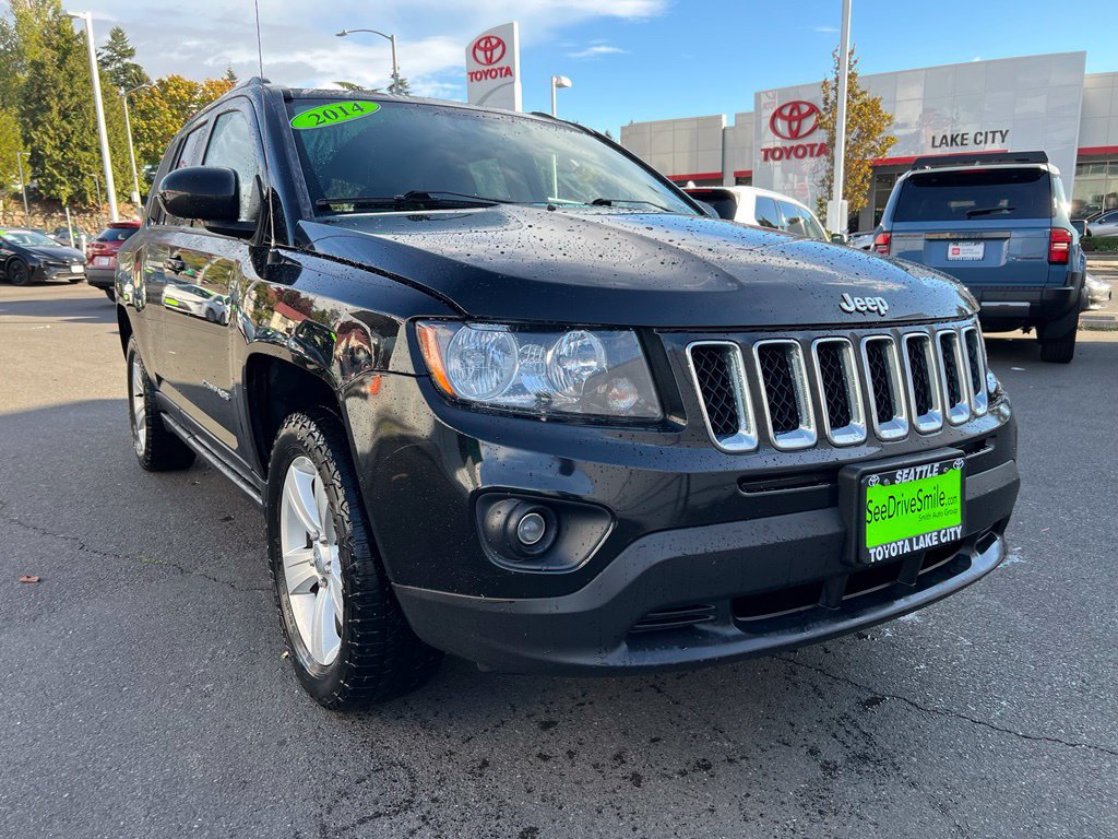 Used 2014 Jeep Compass Latitude w/ Sun/Sound Group AWD/4WD image 1
