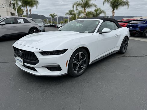 Used 2025 Ford Mustang Premium RWD image 5
