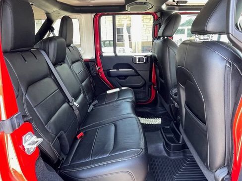 Used 2019 Jeep Wrangler Unlimited Sahara AWD/4WD image 31