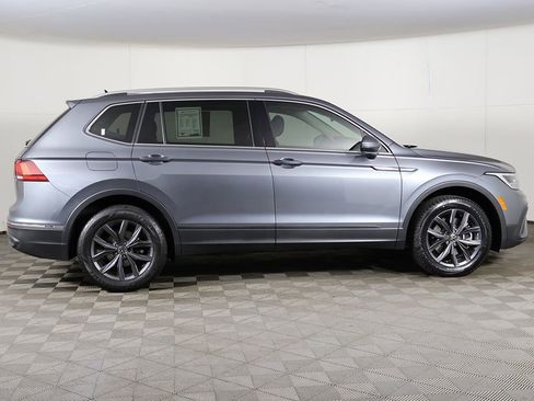 Used 2023 Volkswagen Tiguan SE w/ Panoramic Sunroof Package FWD image 19