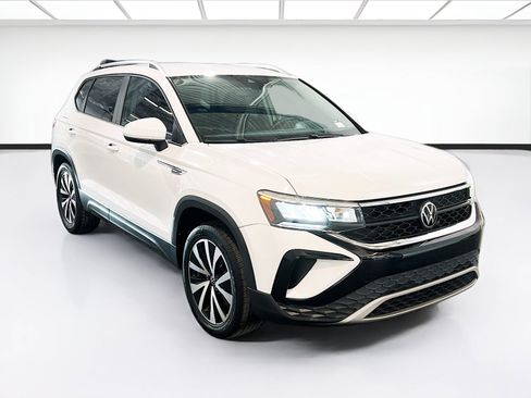 Used 2023 Volkswagen Taos SE FWD image 3