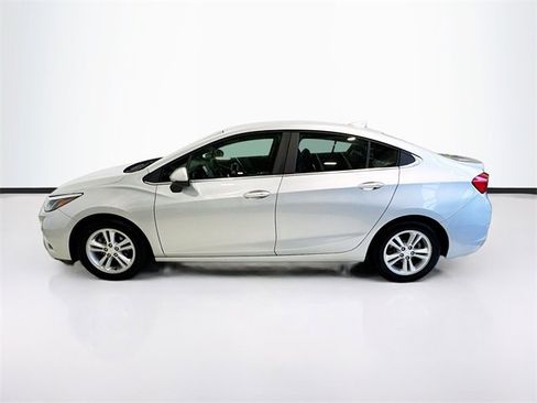 Used 2018 Chevrolet Cruze LT w/ Convenience Package image 8