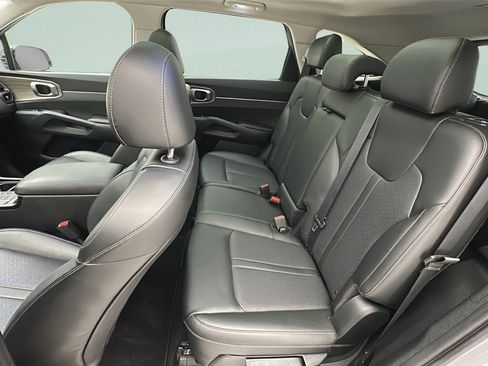 Used 2023 Kia Sorento S w/ Panoramic Sunroof Package AWD/4WD image 10