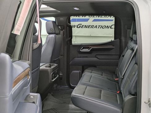 Used 2022 Chevrolet Silverado 1500 High Country w/ Technology Package AWD/4WD image 39