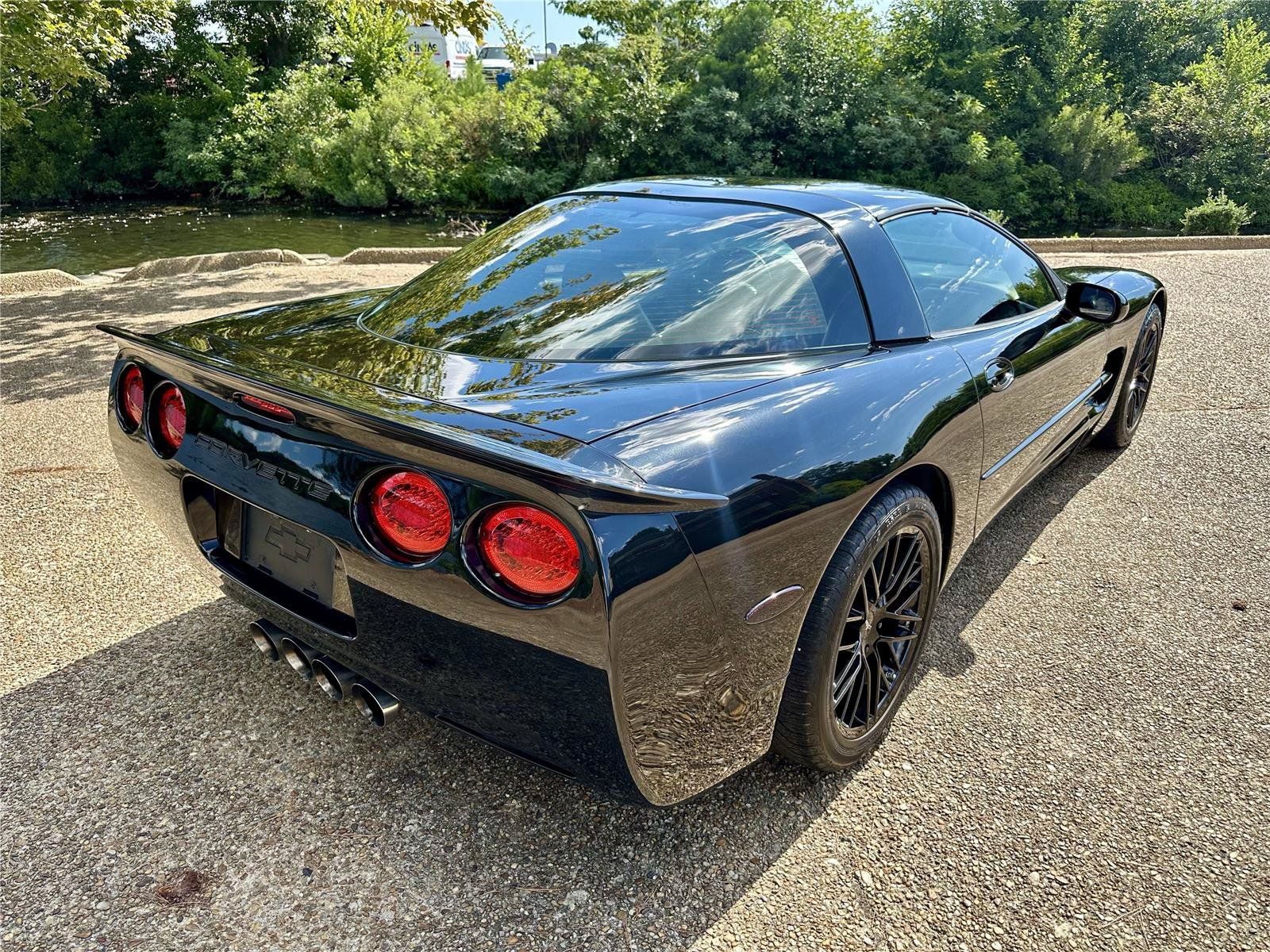 Used 1998 Chevrolet Corvette Coupe w/ Roof Pkg RWD image 4