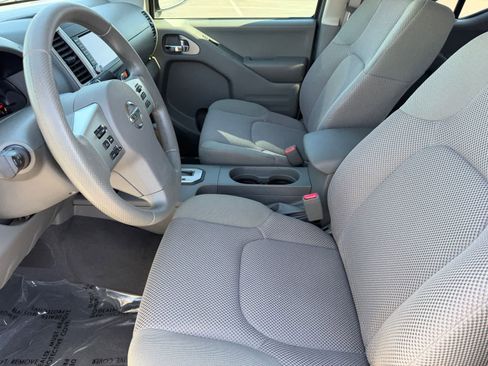 Certified 2020 Nissan Frontier SV w/ Midnight Edition Floor Mats RWD image 12