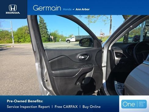 Used 2020 Jeep Cherokee Latitude Lux w/ Trailer Tow Group AWD/4WD image 18
