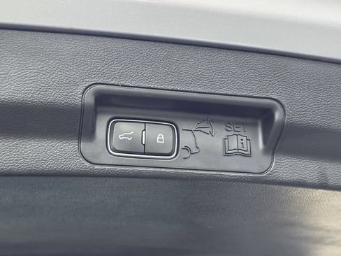 Certified 2020 Ford Explorer Limited RWD image 31
