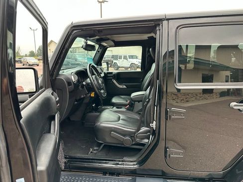Used 2018 Jeep Wrangler Unlimited Sahara AWD/4WD image 10