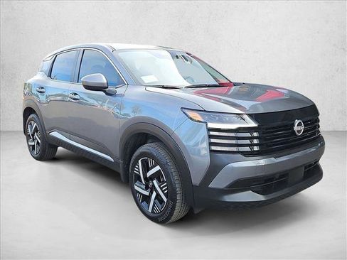 Used 2025 Nissan Kicks SV image 3