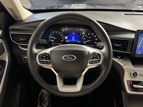 Used 2022 Ford Explorer XLT w/ Equipment Group 202A image 16
