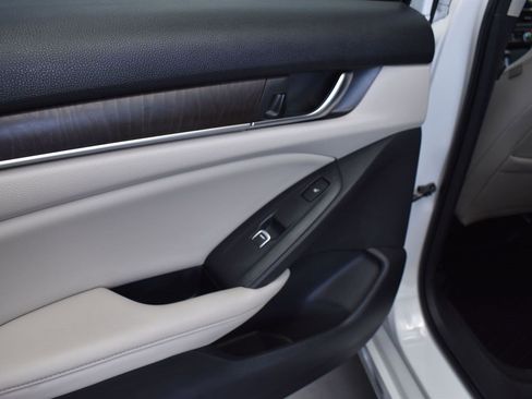 Used 2018 Honda Accord Touring image 15