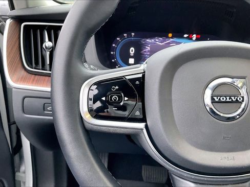 Used 2023 Volvo XC60 T8 Plus image 21