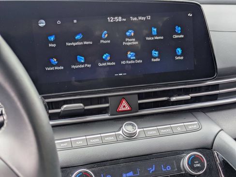 Used 2025 Hyundai Elantra SEL FWD image 21