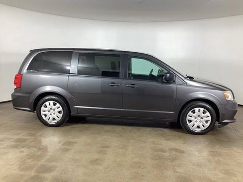 Used 2020 Dodge Grand Caravan SE FWD image 4