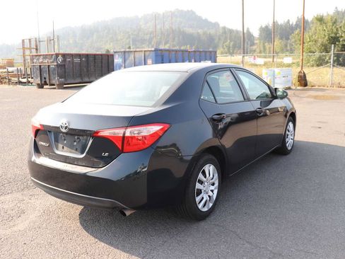 Used 2019 Toyota Corolla LE w/ Carpet Mat Package (TMS) FWD image 5