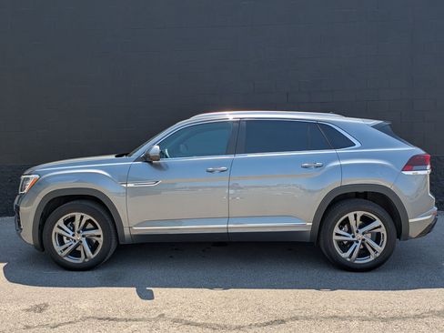 Used 2024 Volkswagen Atlas Cross Sport SEL R-Line AWD/4WD image 9