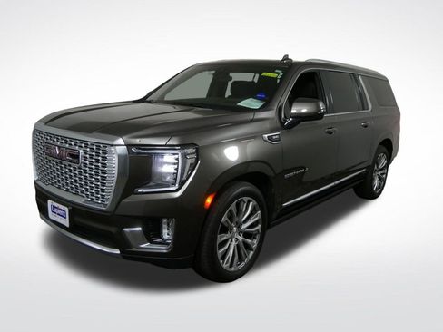 Used 2021 GMC Yukon XL Denali w/ Denali Ultimate Package AWD/4WD image 9