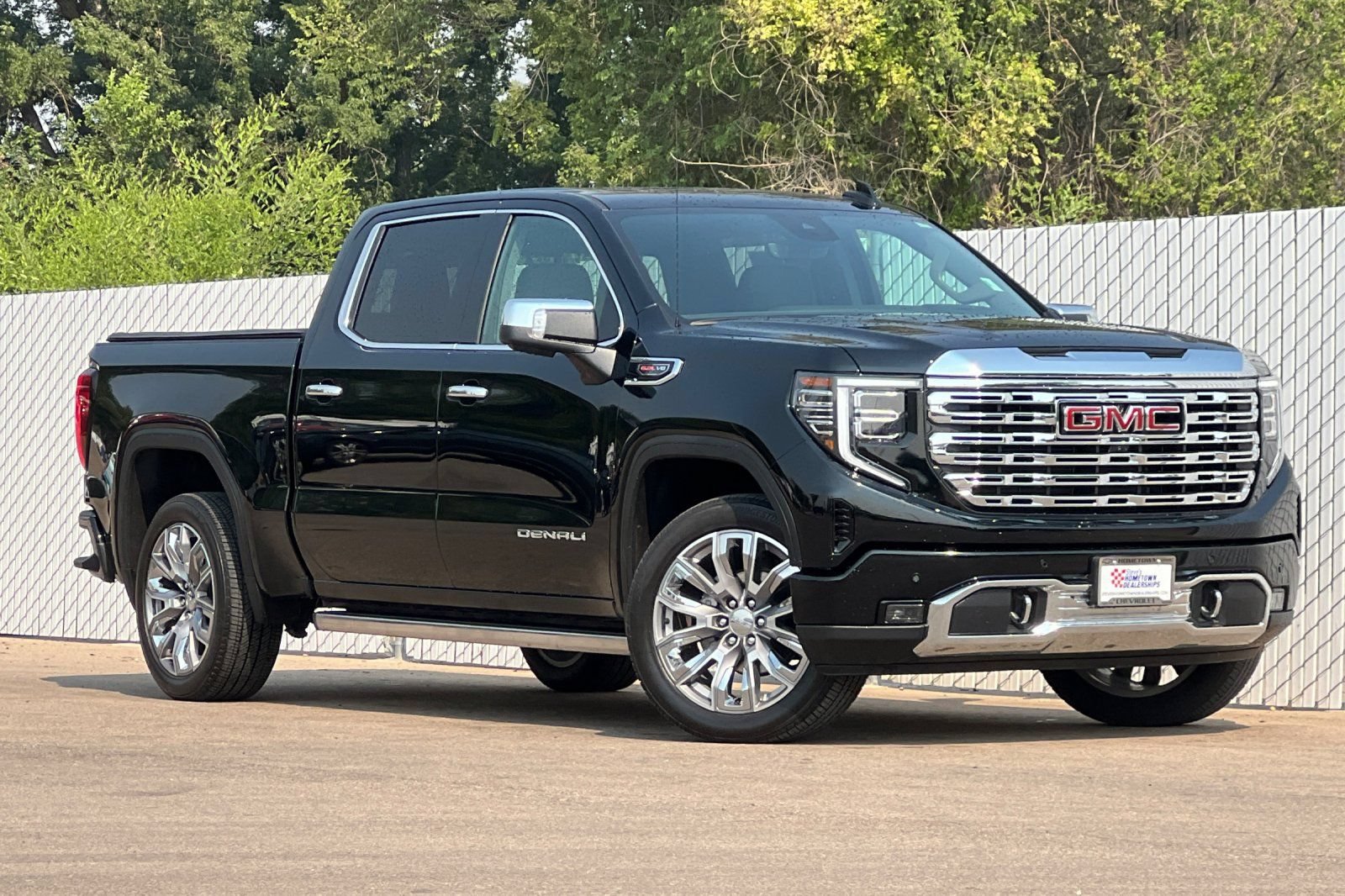 Used 2025 GMC Sierra 1500 Denali w/ Denali Reserve Package AWD/4WD image 2