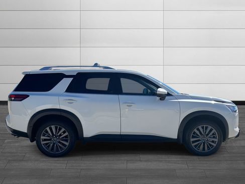 Used 2024 Nissan Pathfinder SL w/ SL Premium Package image 6