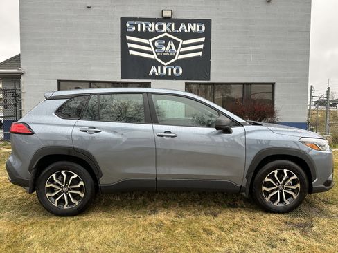 Used 2025 Toyota Corolla Cross AWD Hybrid image 5