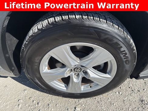 Used 2023 Toyota Highlander LE image 26