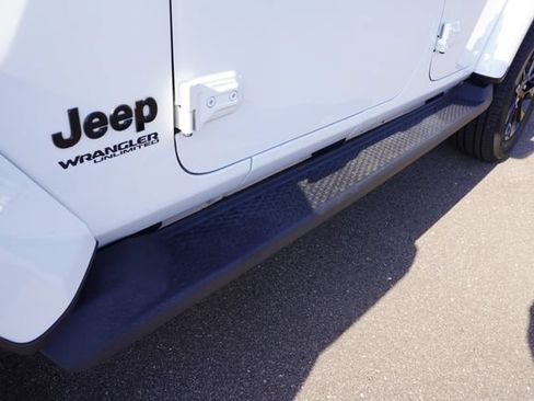 Used 2020 Jeep Wrangler Unlimited Sahara AWD/4WD image 14
