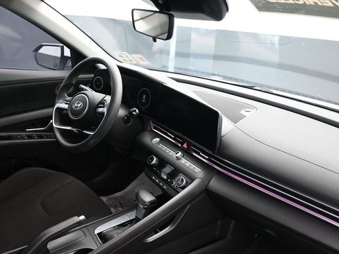 Used 2024 Hyundai Elantra SEL image 12