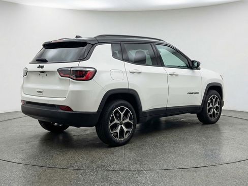 Used 2025 Jeep Compass Limited image 7