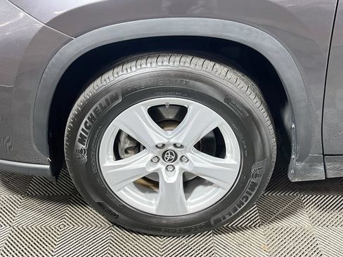 Certified 2023 Toyota Highlander LE FWD image 28