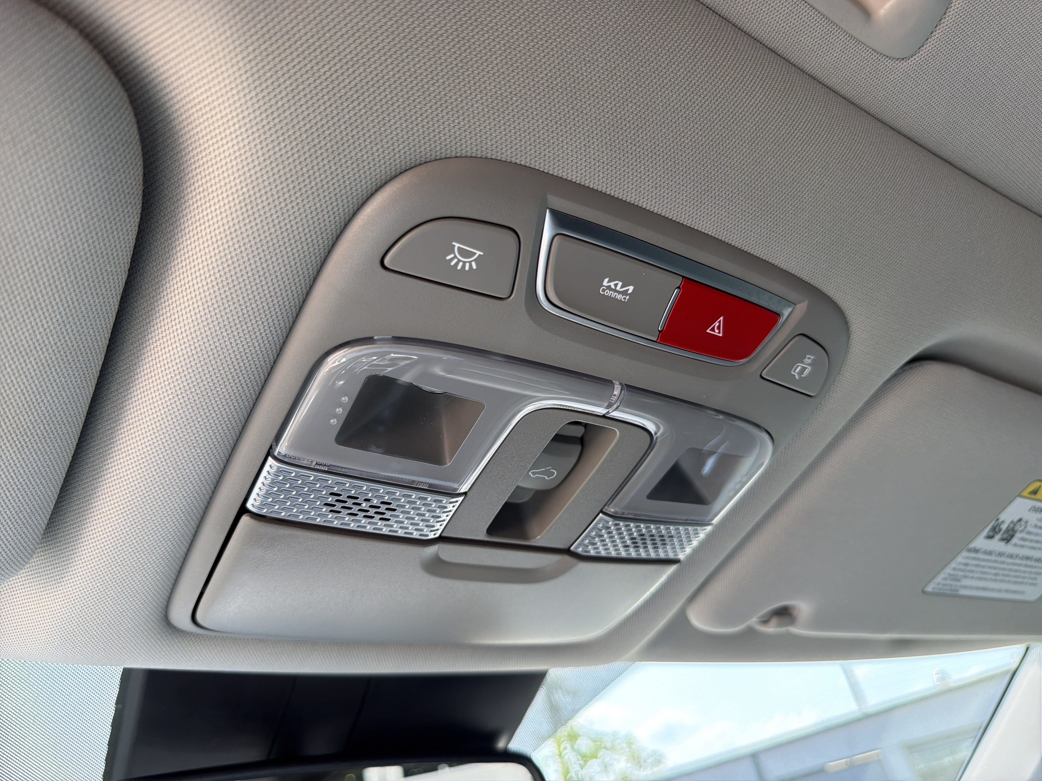 Used 2025 Kia Telluride EX w/ EX Captain's Chair Package FWD image 31
