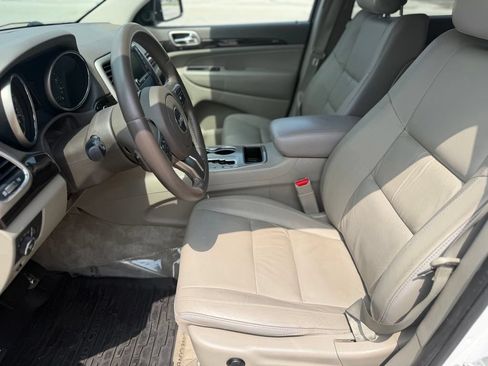 Used 2013 Jeep Grand Cherokee Laredo AWD/4WD image 17