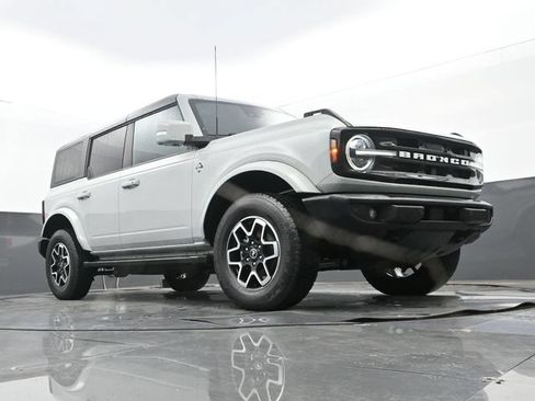 Used 2024 Ford Bronco Outer Banks AWD/4WD image 25