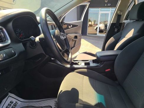 Used 2020 Kia Sorento LX AWD/4WD image 16