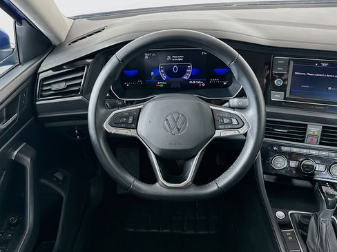 Used 2024 Volkswagen Jetta SE image 18
