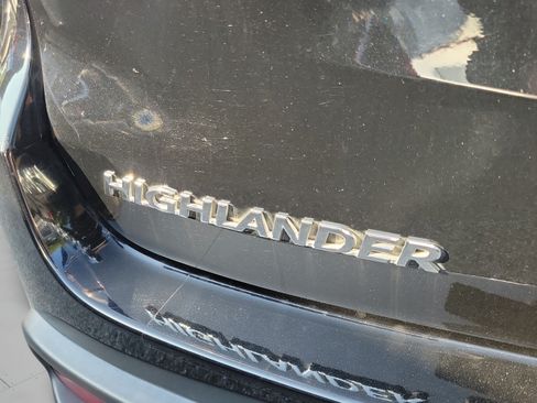 Used 2019 Toyota Highlander SE AWD/4WD image 23