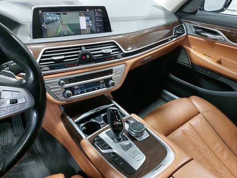 Used 2020 BMW 750i xDrive image 23