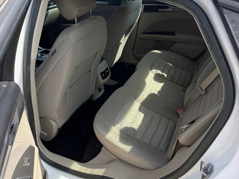 Used 2019 Ford Fusion SE FWD image 11