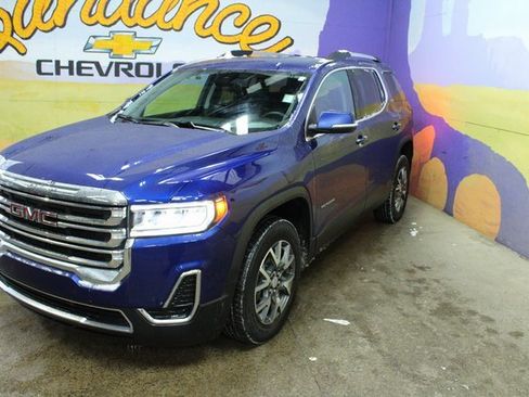 Used 2023 GMC Acadia SLE w/ Driver Convenience Package image 4