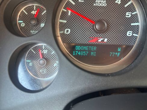 Used 2010 GMC Sierra 1500 SLT w/ All-Terrain Package AWD/4WD image 31