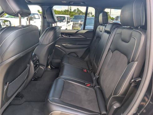 Used 2023 Jeep Grand Cherokee Altitude AWD/4WD image 14