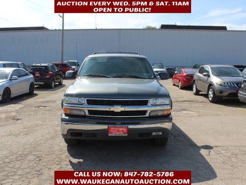Used 2000 Chevrolet Suburban LT w/ LT Preferred Equipment Group AWD/4WD image 2