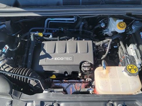 Used 2020 Chevrolet Trax LT w/ Sun & Sound Package image 10