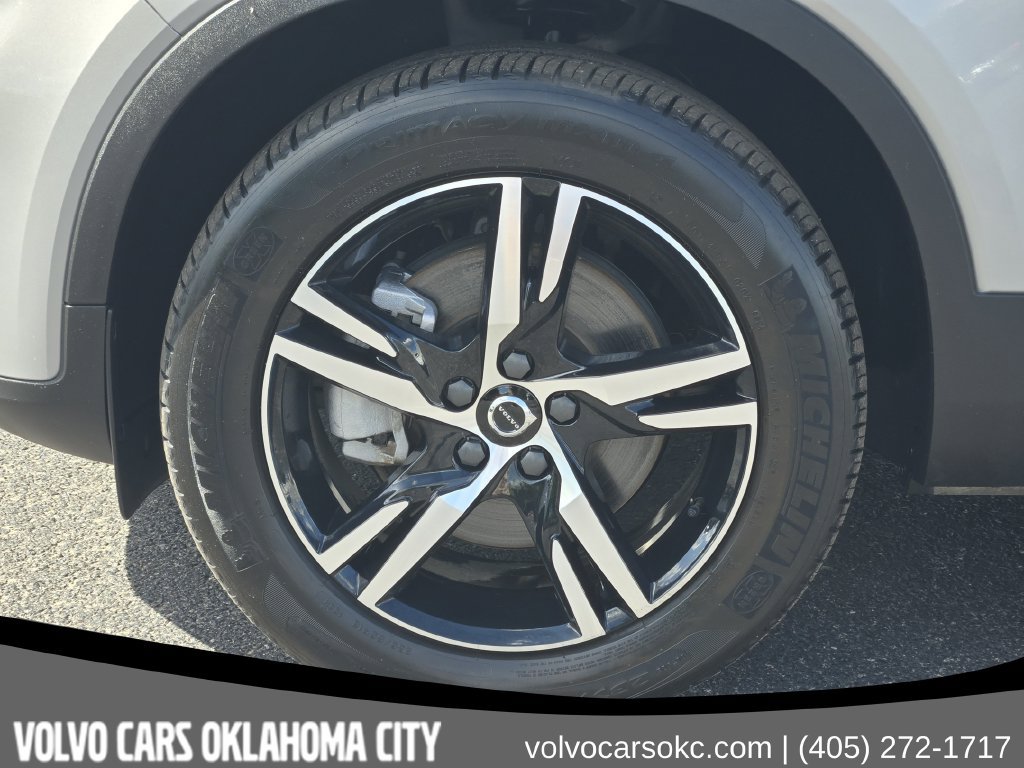 Certified 2025 Volvo XC40 B5 Core AWD/4WD image 13