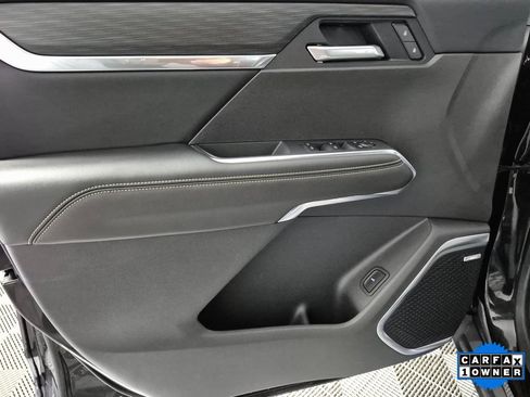 Used 2025 GMC Acadia Elevation image 13