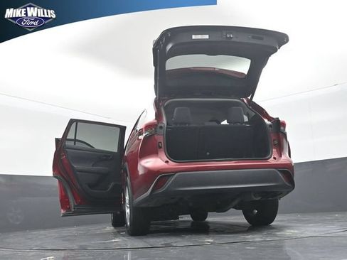 Used 2020 Toyota Highlander LE FWD image 30