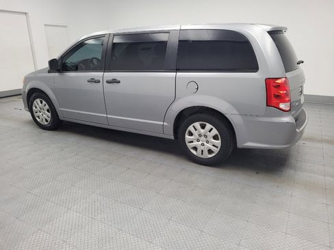 Used 2019 Dodge Grand Caravan SE image 3