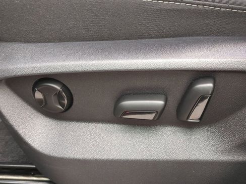 Used 2021 Volkswagen Atlas Cross Sport SE w/ Panoramic Sunroof Package image 20