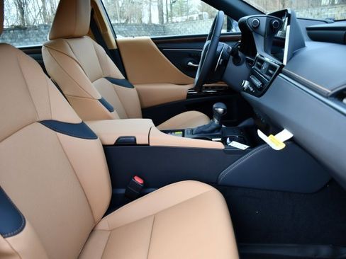 New 2025 Lexus ES 350 w/ Premium Package image 31