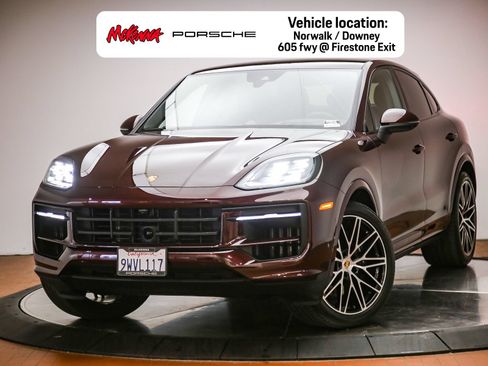 Certified 2025 Porsche Cayenne Coupe AWD/4WD image 1
